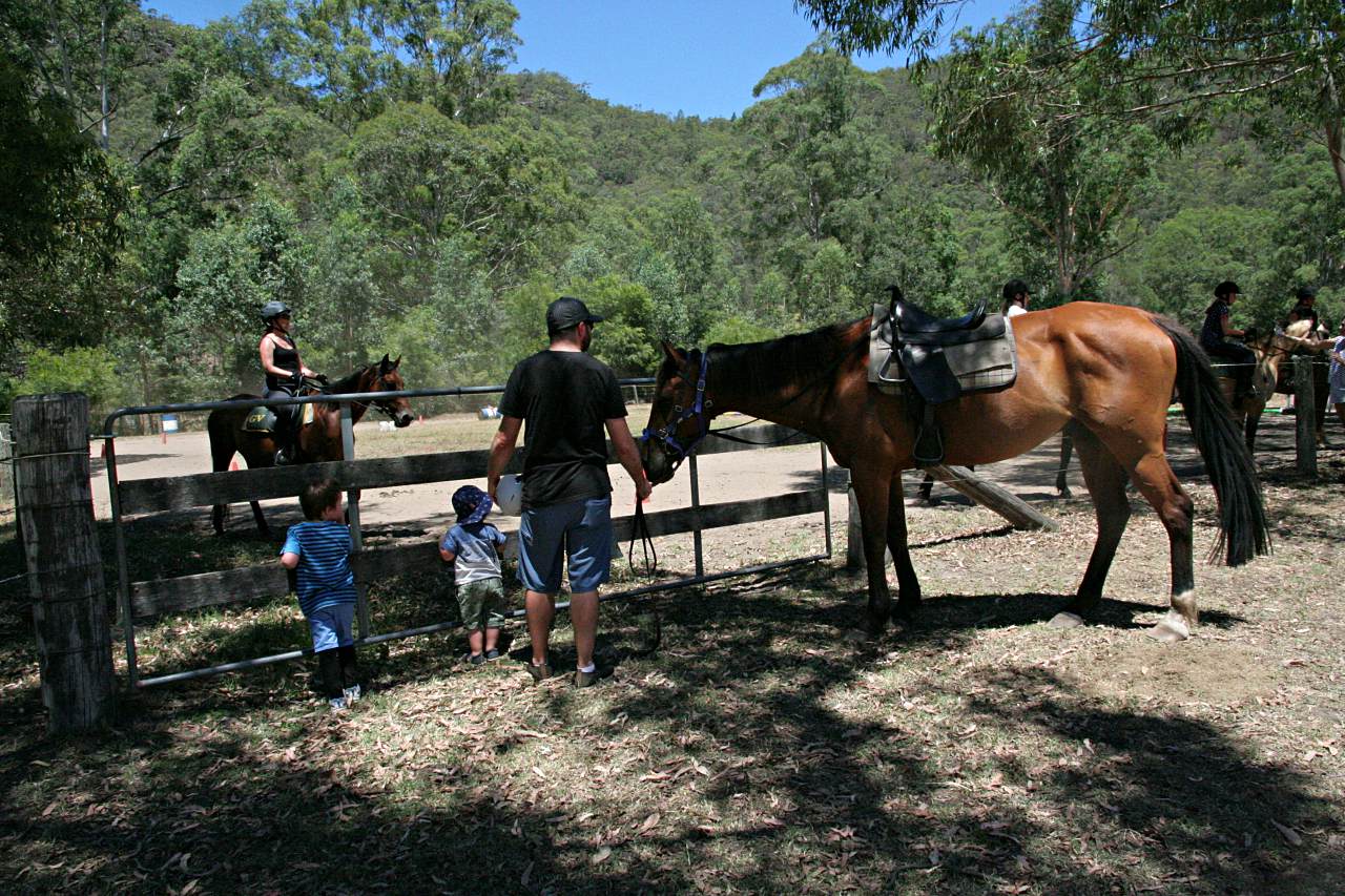Glenworth Valley lead pony ries for kids, Central Coast