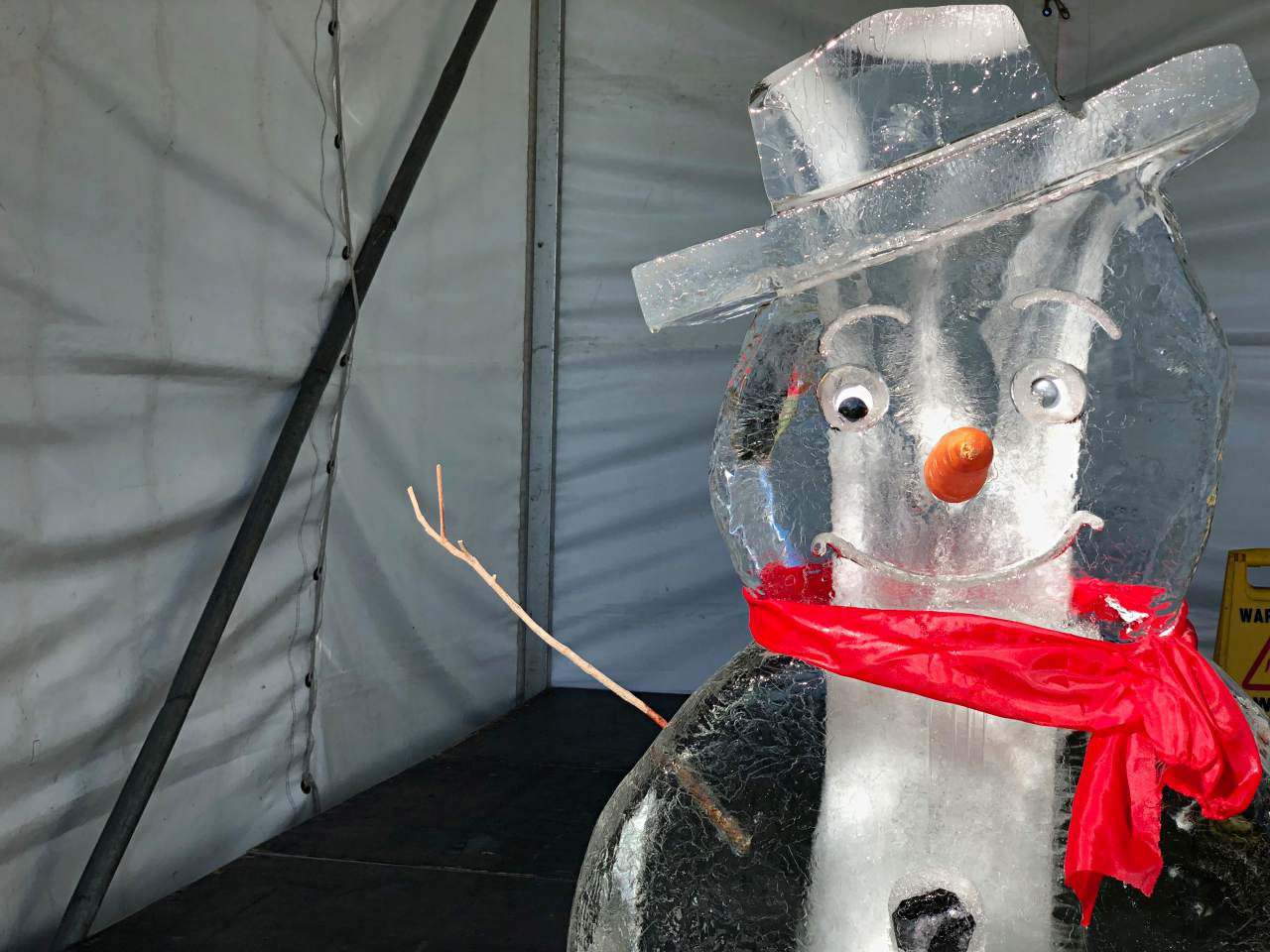 Snowman ice sculpture at Hunter Valley Gardens Snow Time 2018 | Playing 