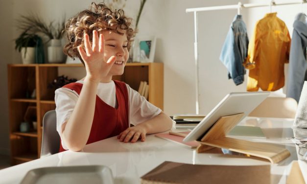 How to Stay Connected with Grandparents, Family and Friends during Lockdown