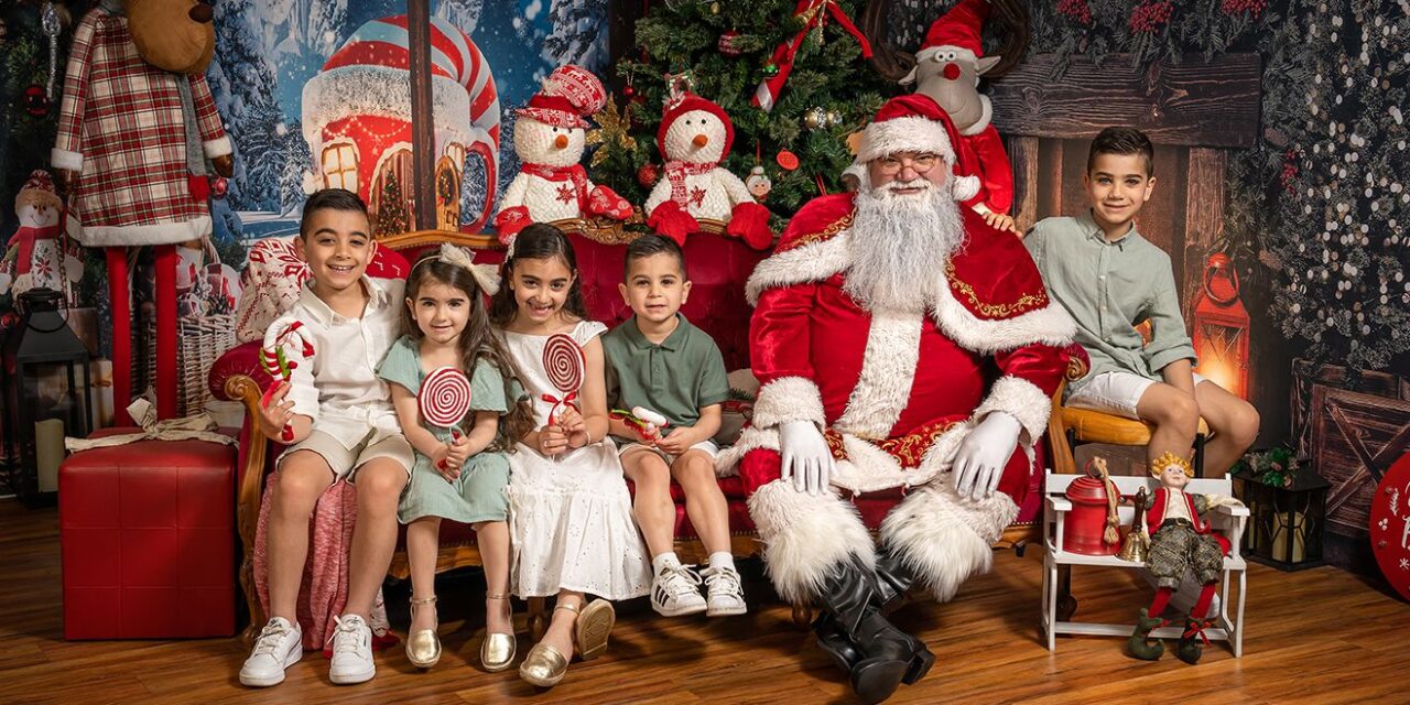 Bookings for Santa Photos and Festive Photos on the Central Coast are now OPEN!