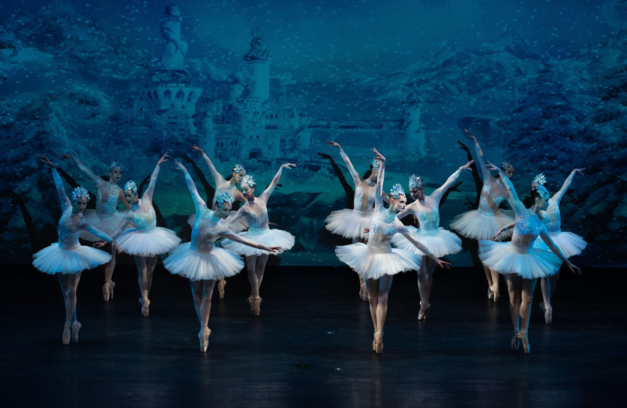Treat your minis to a night at the ballet! The Victorian State Ballet is bringing The Snow Queen to Laycock Street Community Theatre!